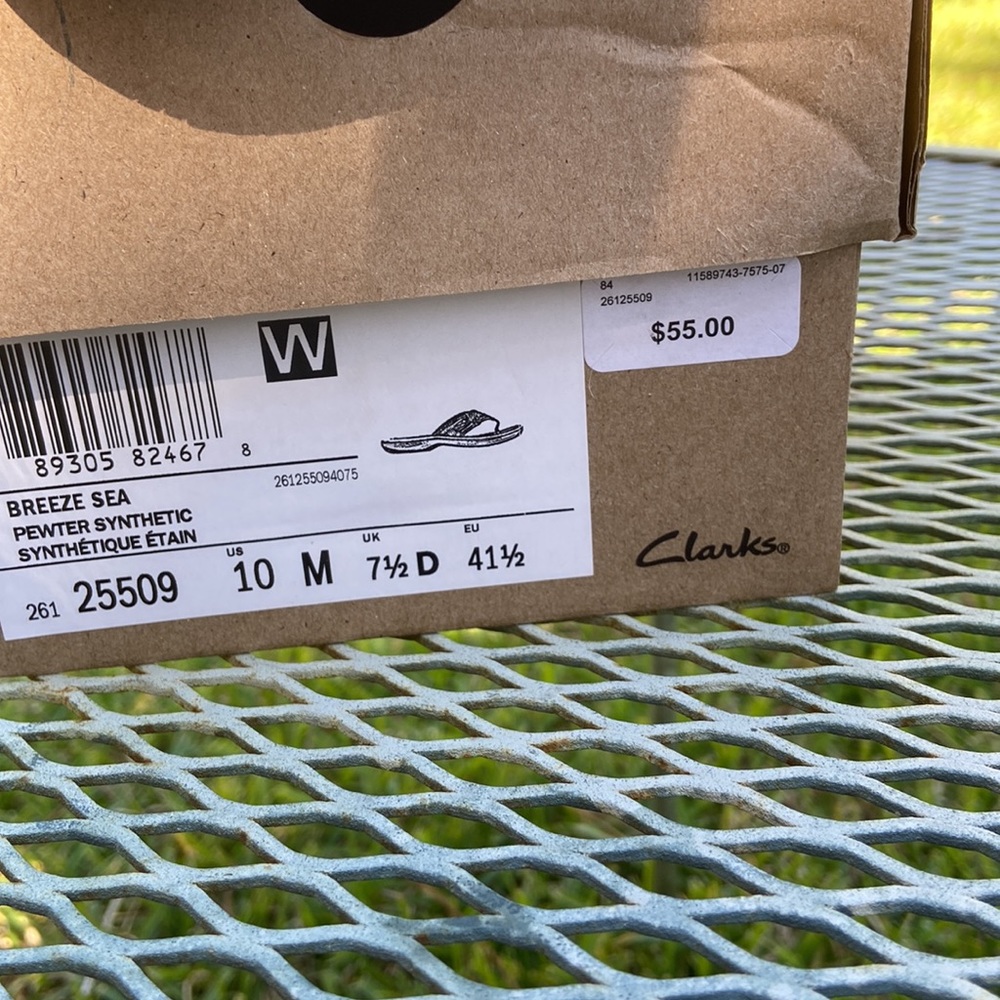 SOLD Clarks NEW cloud stepper‘s soft cushion flip-flops pewter new in box - Picture 8 of 9
